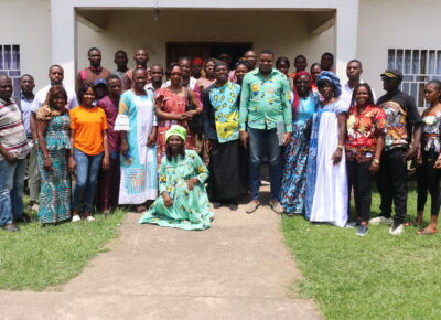 LA COMMUNAUTE URBAINE DE DOUALA (CUD) ET LE MINISTERE DE L&rsquo;HABITAT ET DU DEVELOPPEMENT URBAIN (MINHDU), AUX COTES DU CODAS CARITAS DOUALA POUR SENSIBILISER ET RENFORCER LES CAPACITES DES LEADERS COMMUNAUTAIRES.