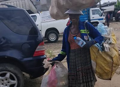 Gagner de l’argent avec des déchets à Douala : Mythe ou réalité ?
